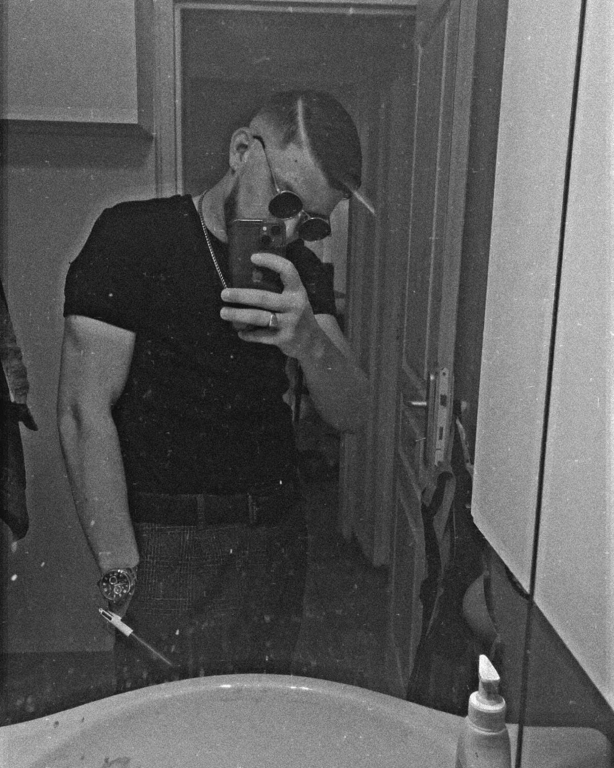 Profil de Ivrin, 25 ans, Club gay à Wirzweli