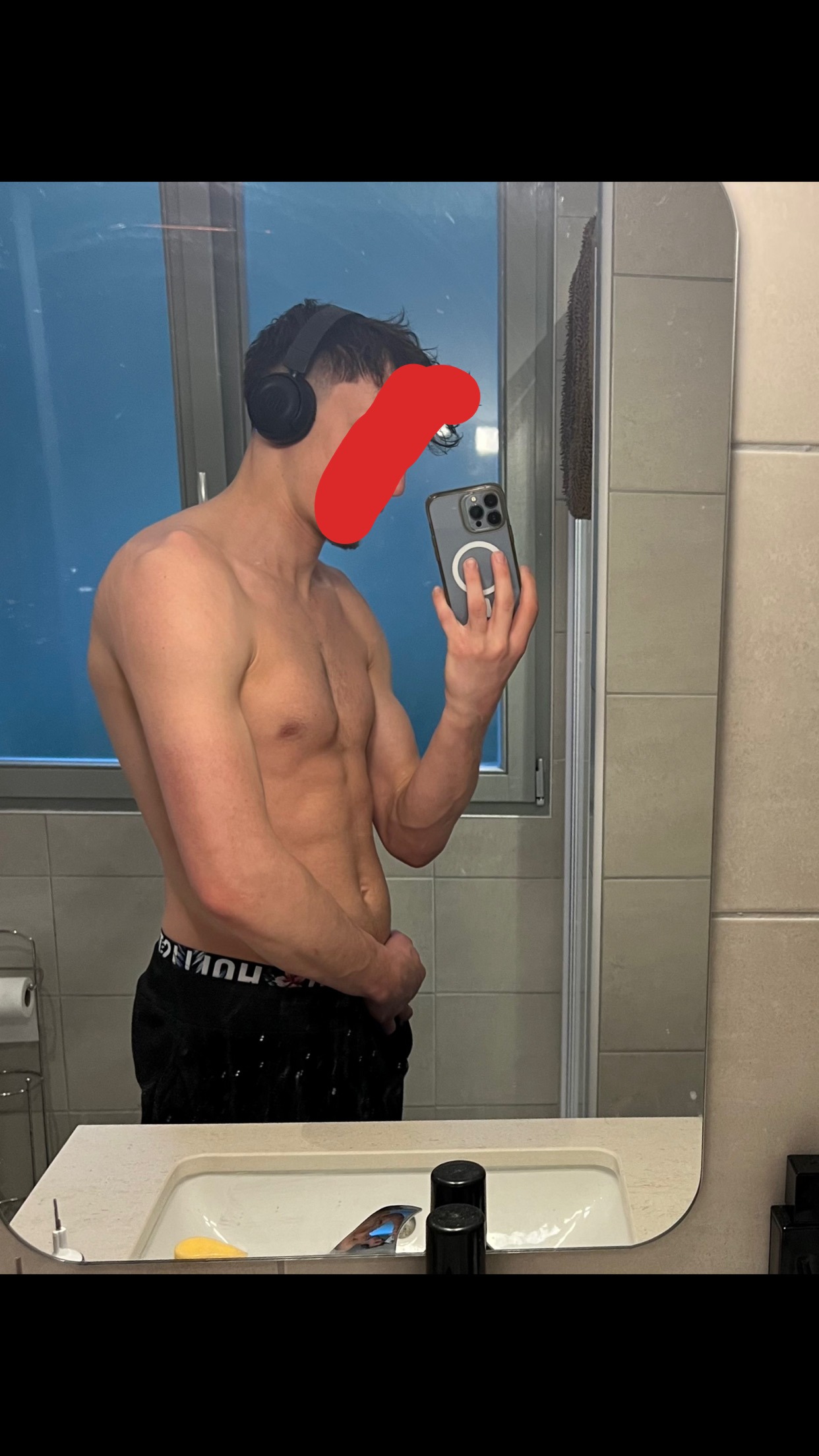 Profil de Chemsdine, 25 ans, Club gay à Grasswil
