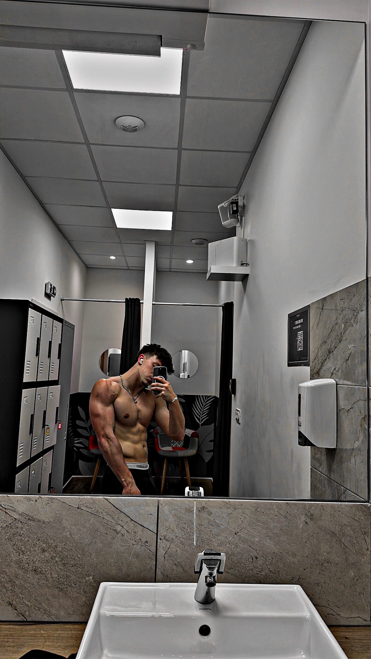 Profil de Zackaria, 19 ans, Club gay à Corbières
