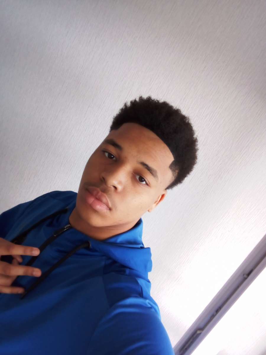Profil de Dmitri, 20 ans, Club gay à Daiwil