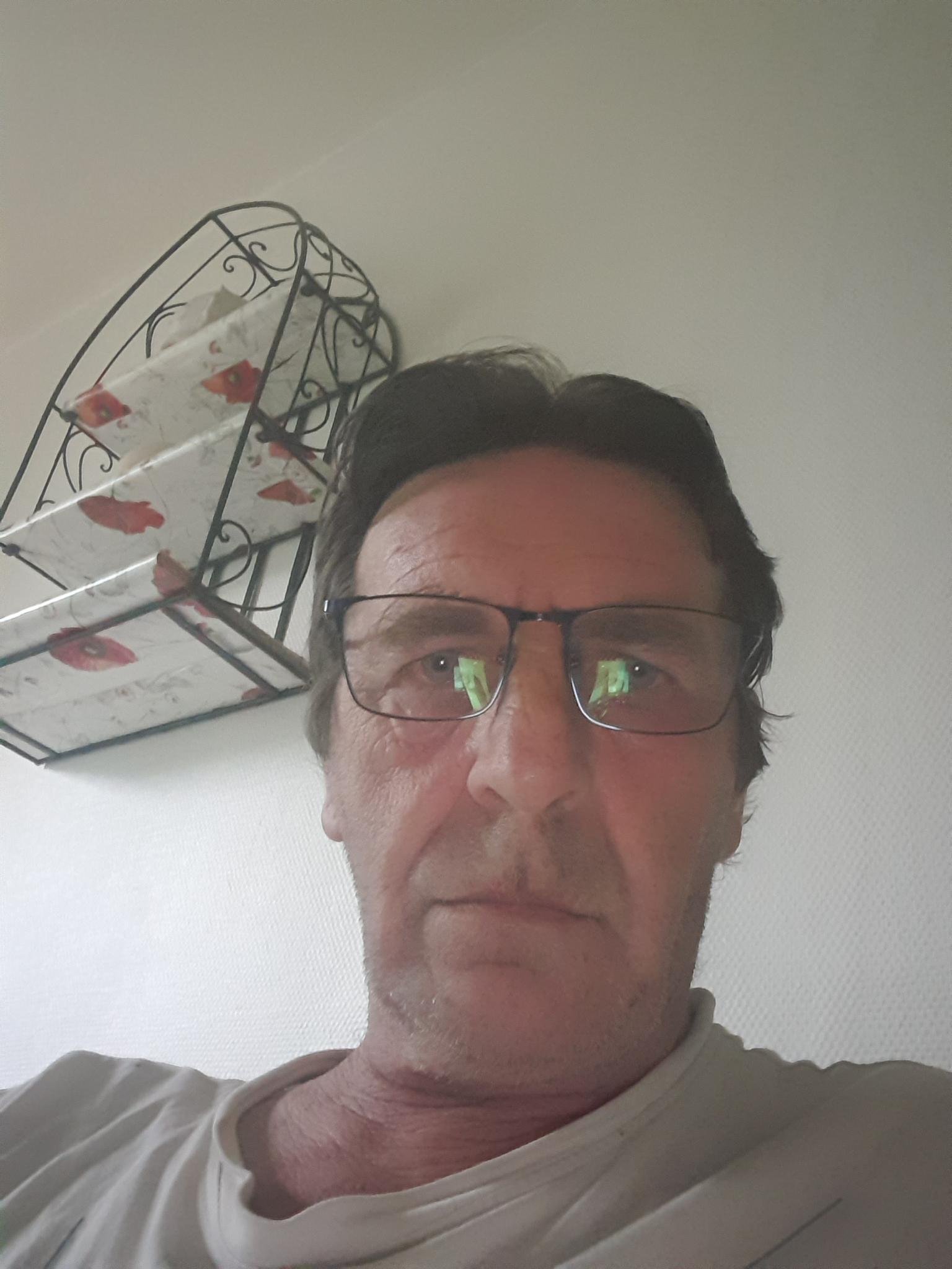 Profil de Djemel, 54 ans, Club gay à Aven