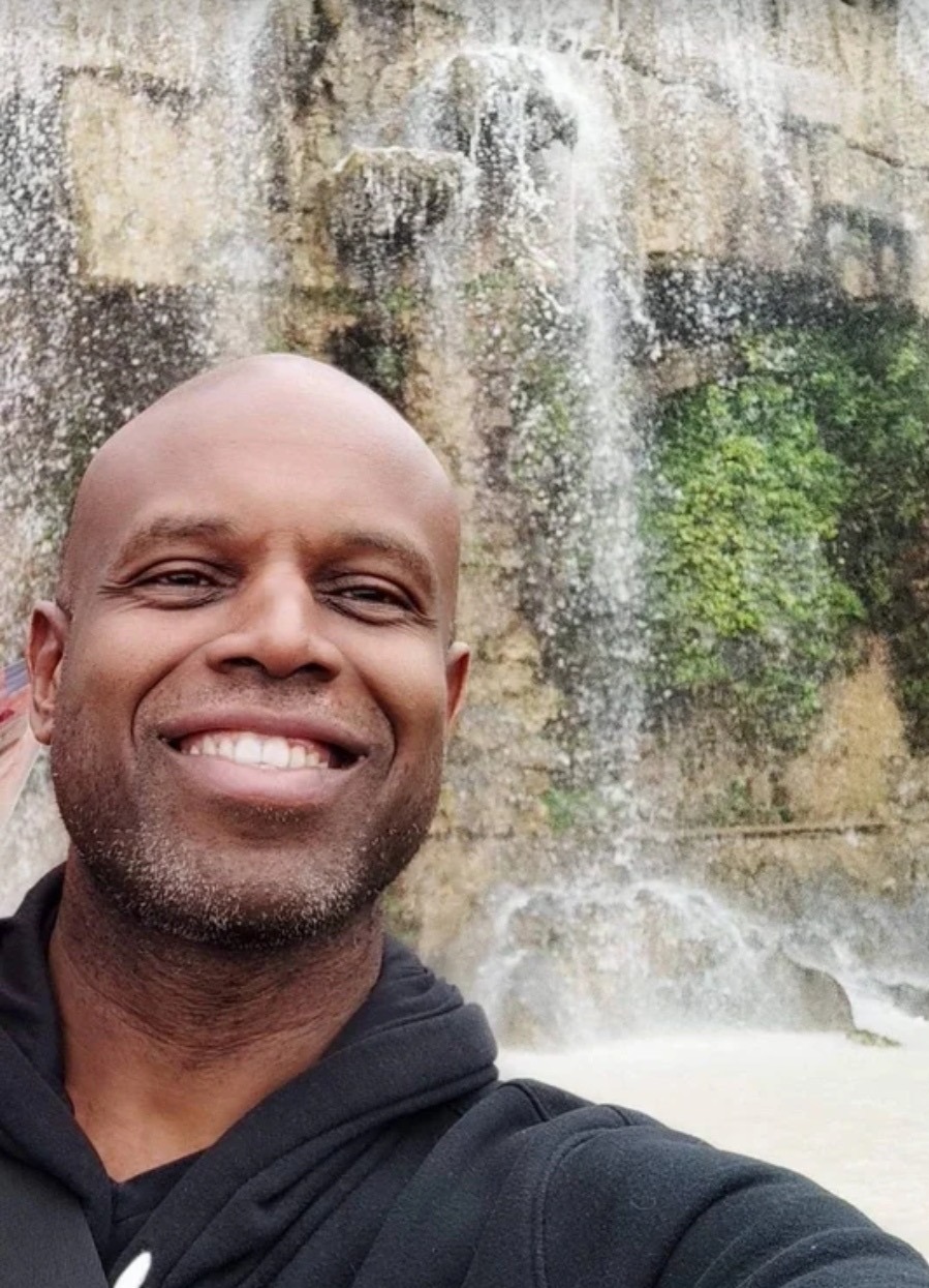 Profil de Manolis, 45 ans, Club gay à Intschi