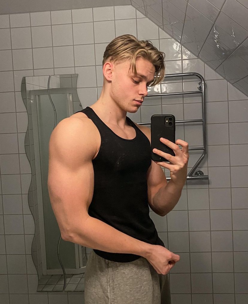 Profil de Haouari, 21 ans, Club gay à Ogens
