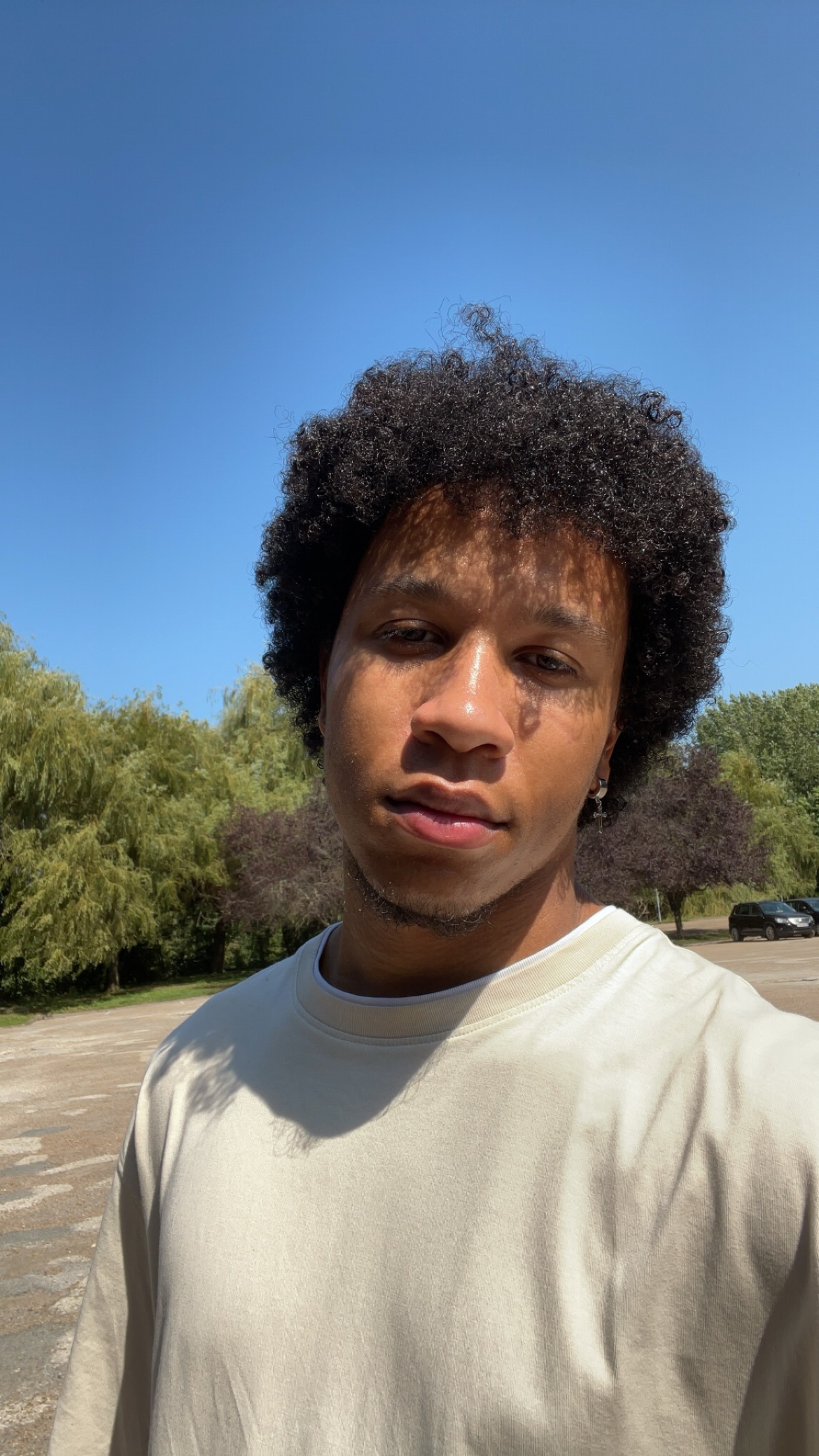 Profil de Nordin, 21 ans, Club gay à Schüpbach