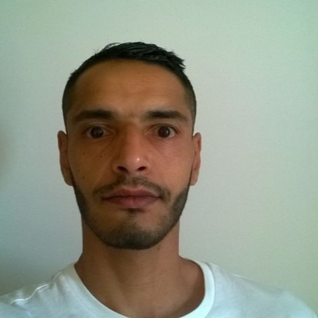 Profil de Dhia, 34 ans, Club gay à Cinuos-chel