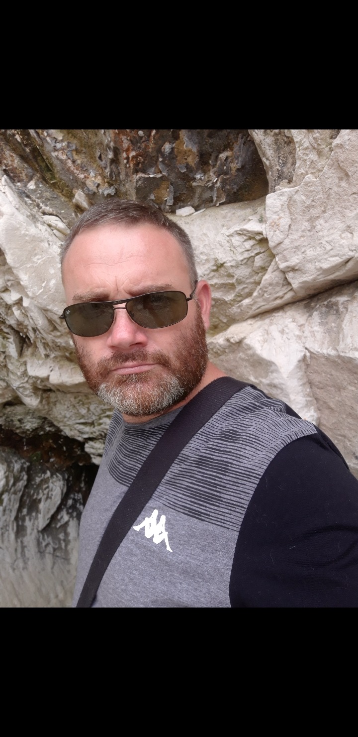 Profil de L, 48 ans, Club gay à La Sarraz