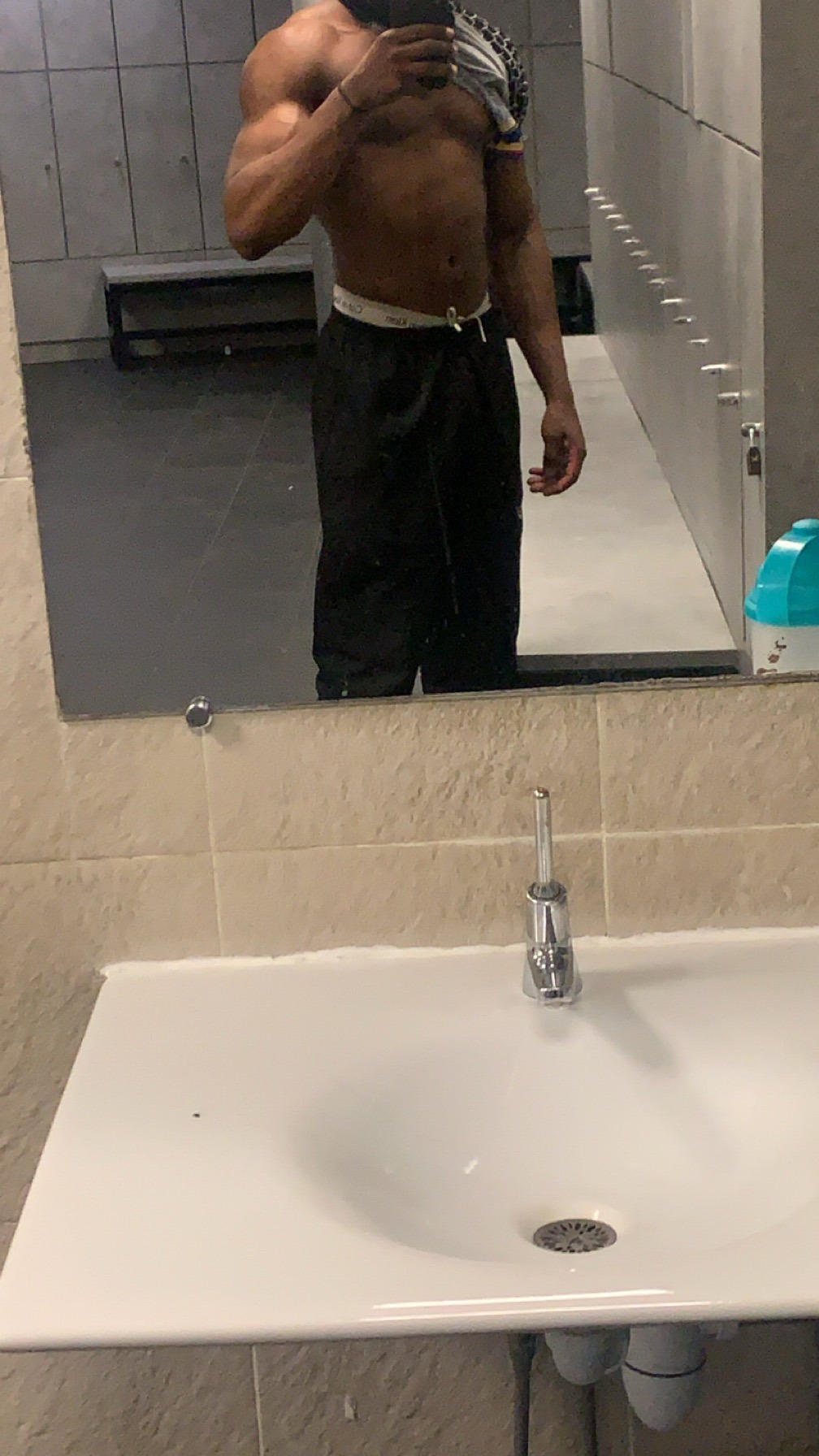 Profil de Idrys, 23 ans, Club gay à Weesen