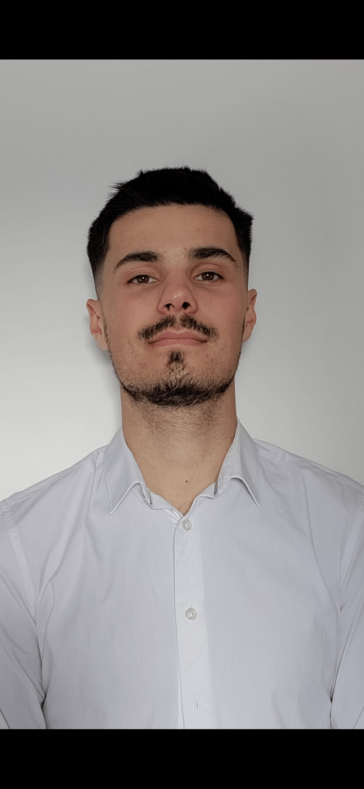 Profil de Junayd, 20 ans, Club gay à Pignia