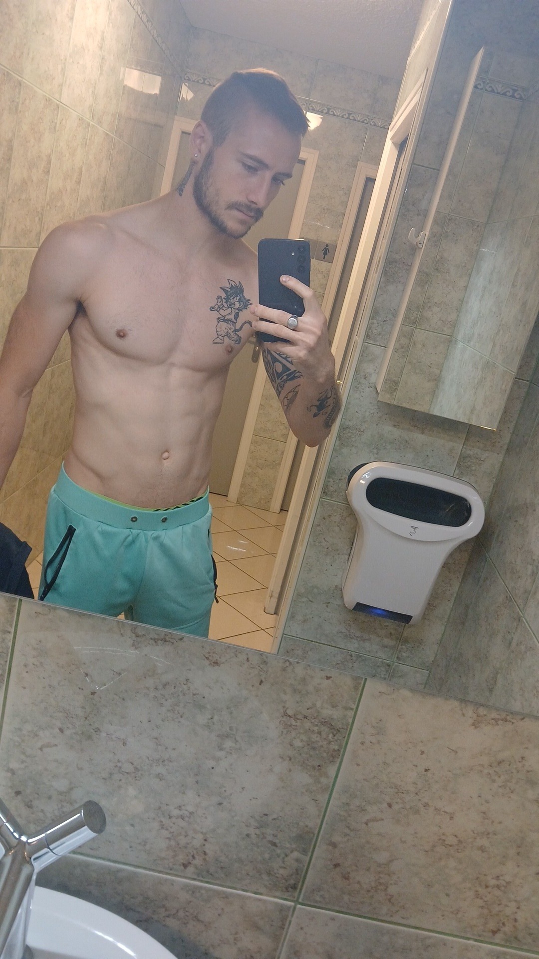 Profil de Massy, 26 ans, Club gay à Kammersrohr